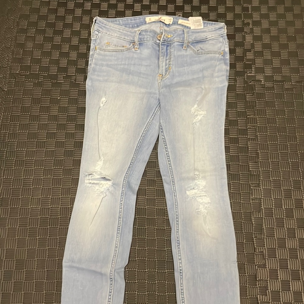 Ripped skinny jeans